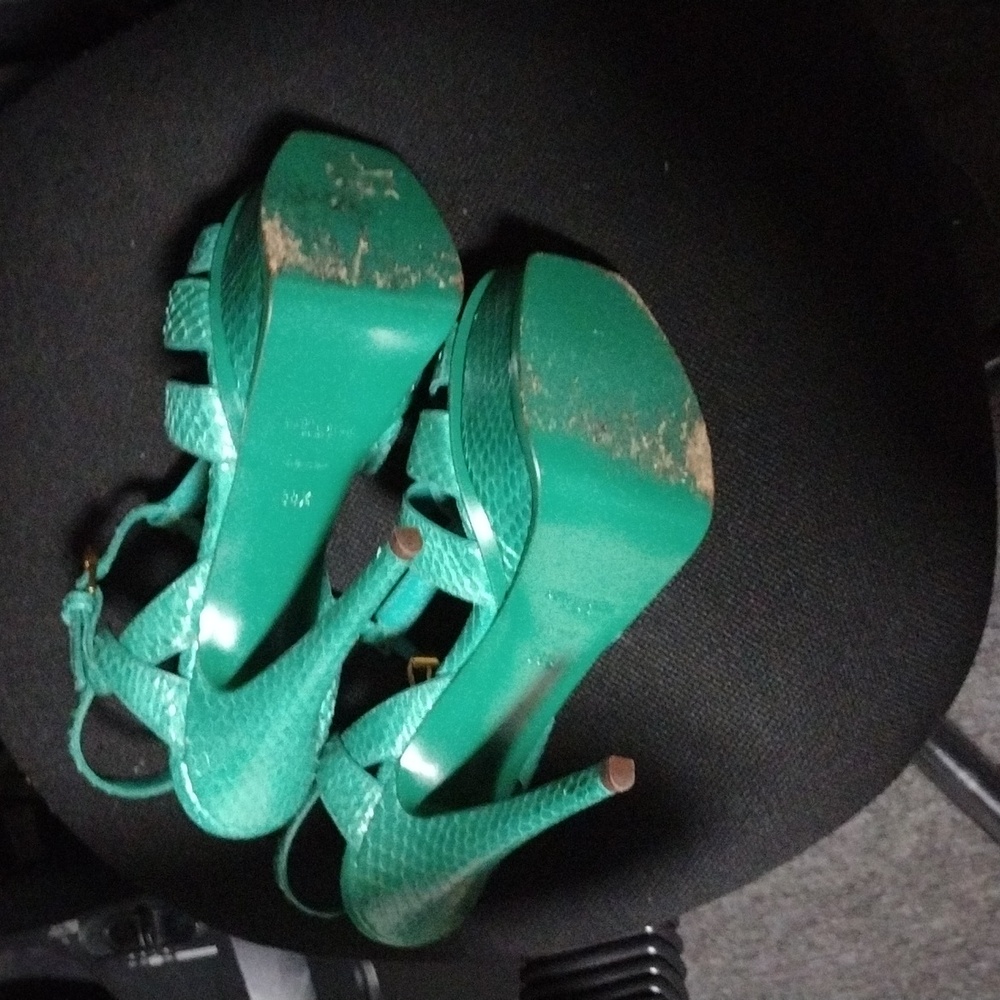 Heels - Picture 4 of 4